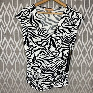 Ellen Tracy Animal Print Blouse with Zipper Accent Size: Medium